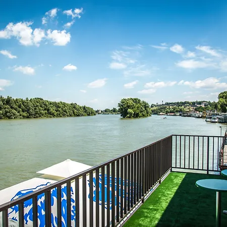 Auberge de jeunesse House